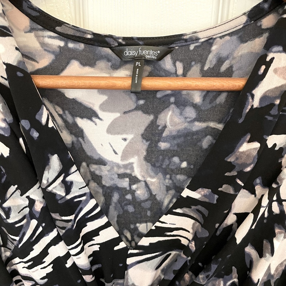 Daisy Fuentes pattern dress